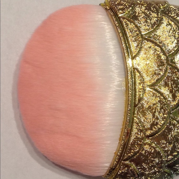 SOLD!!! Mermaid Blush Brush!! ๐ ๐๐ฌ - Picture 3 of 6
